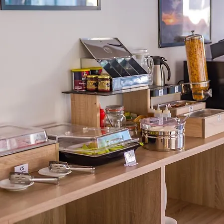 Bed & Breakfast Cosmopol 3*